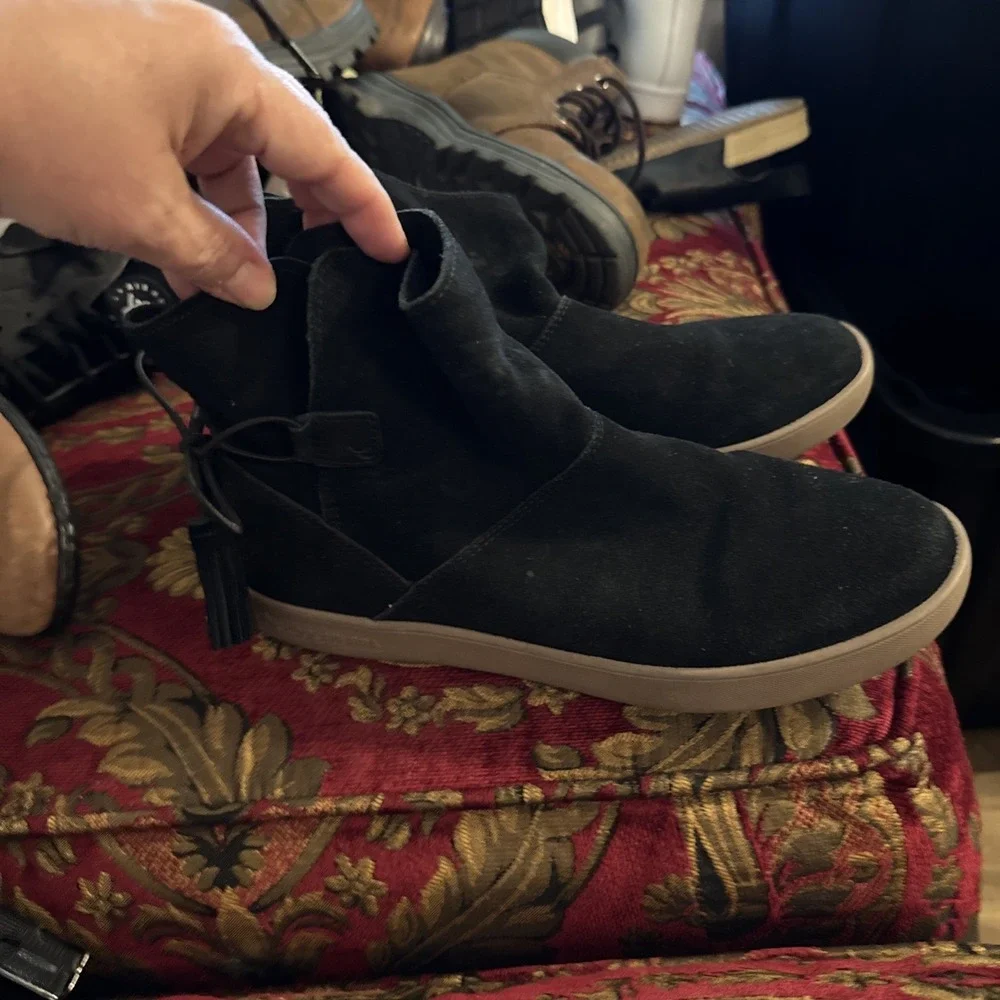 Koolaburra by Ugg Size 8 Black Boot Tie Tassel Suede Style 1092579